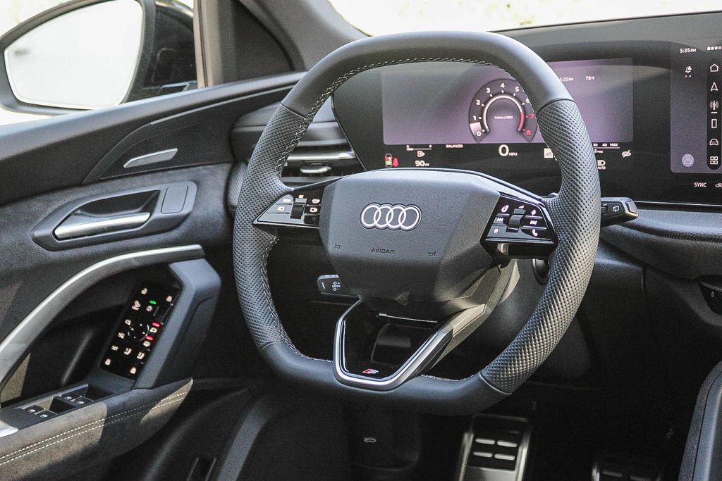 Thumbnail: 2026 Audi SQ5 - 8