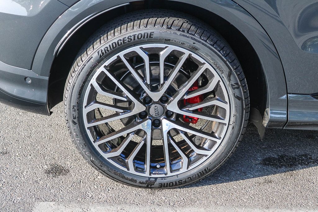 Thumbnail: 2026 Audi SQ5 - 6