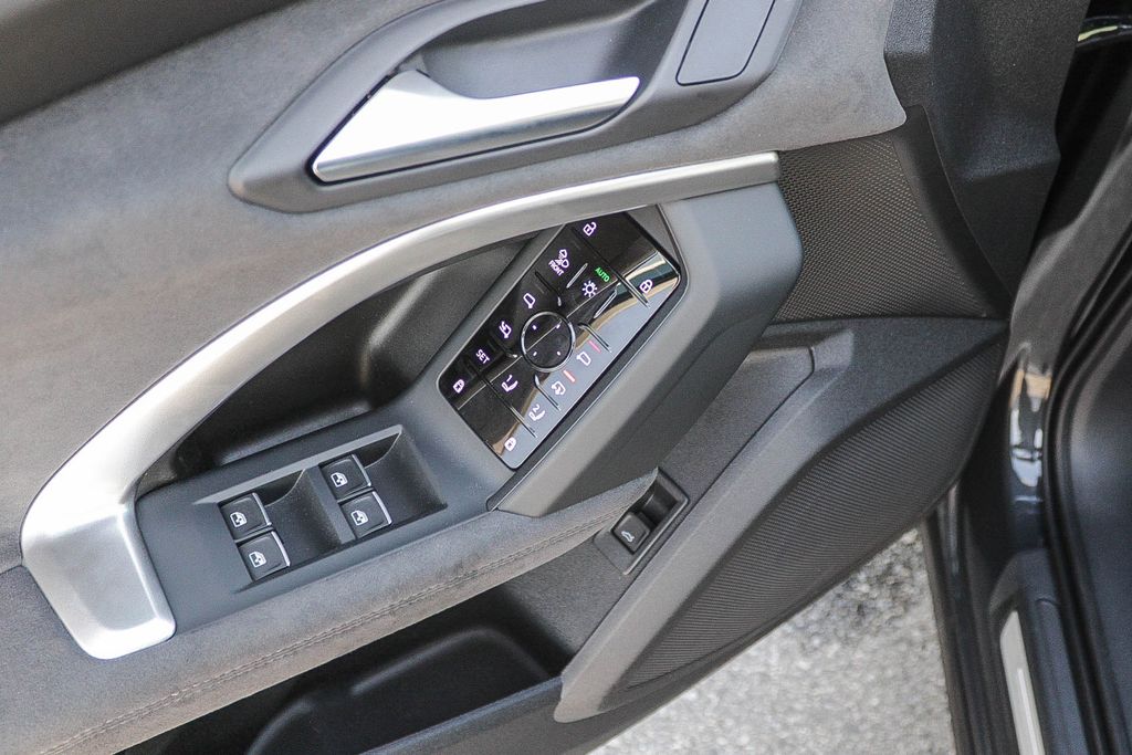 Thumbnail: 2026 Audi SQ5 - 29