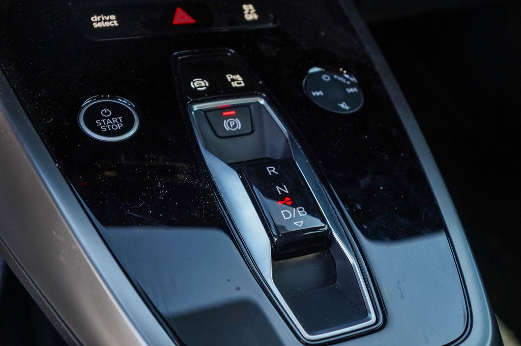 Thumbnail: 2023 Audi Q4 e-tron - 12