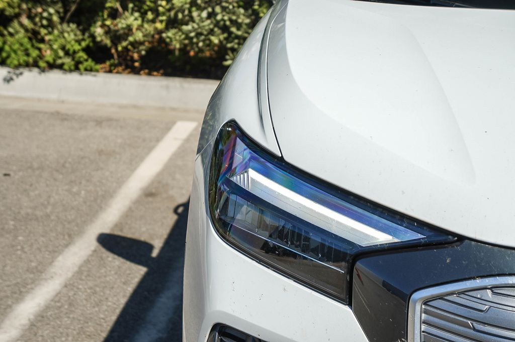 Thumbnail: 2023 Audi Q4 e-tron - 6