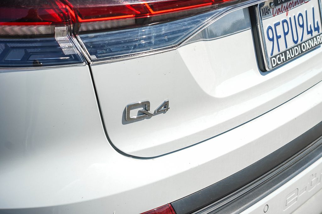 Thumbnail: 2023 Audi Q4 e-tron - 18