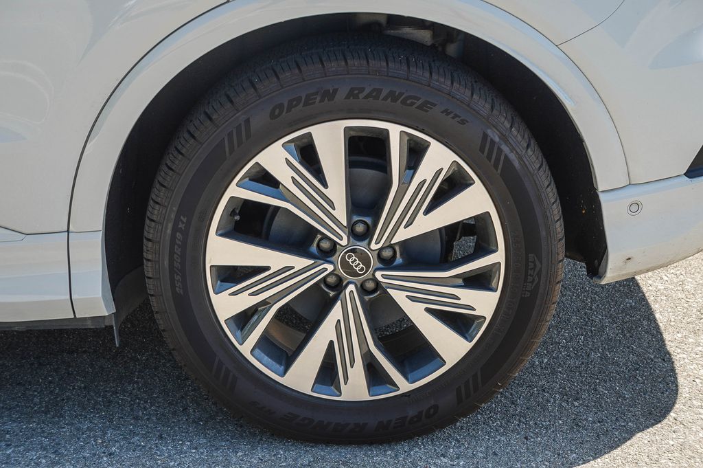 Thumbnail: 2023 Audi Q4 e-tron - 7
