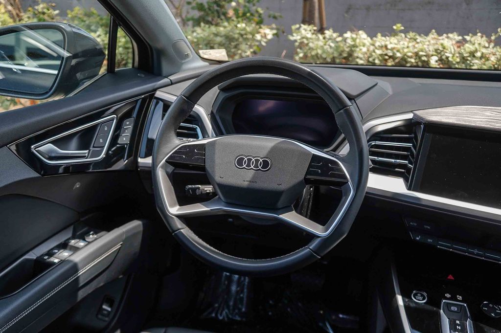 Thumbnail: 2023 Audi Q4 e-tron - 9