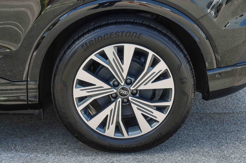 Thumbnail: 2023 Audi Q4 e-tron - 20