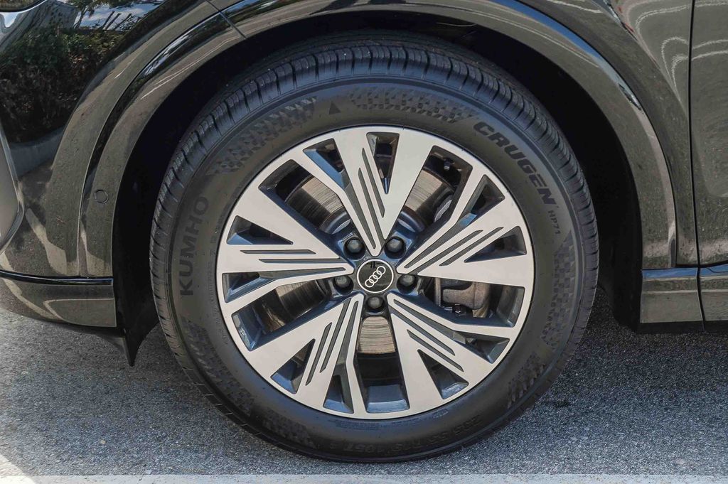 Thumbnail: 2023 Audi Q4 e-tron - 7