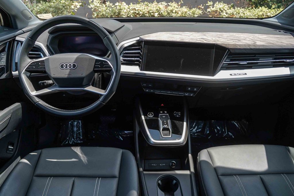 Thumbnail: 2023 Audi Q4 e-tron - 2