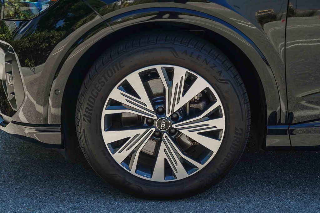 Thumbnail: 2024 Audi Q4 e-tron - 7