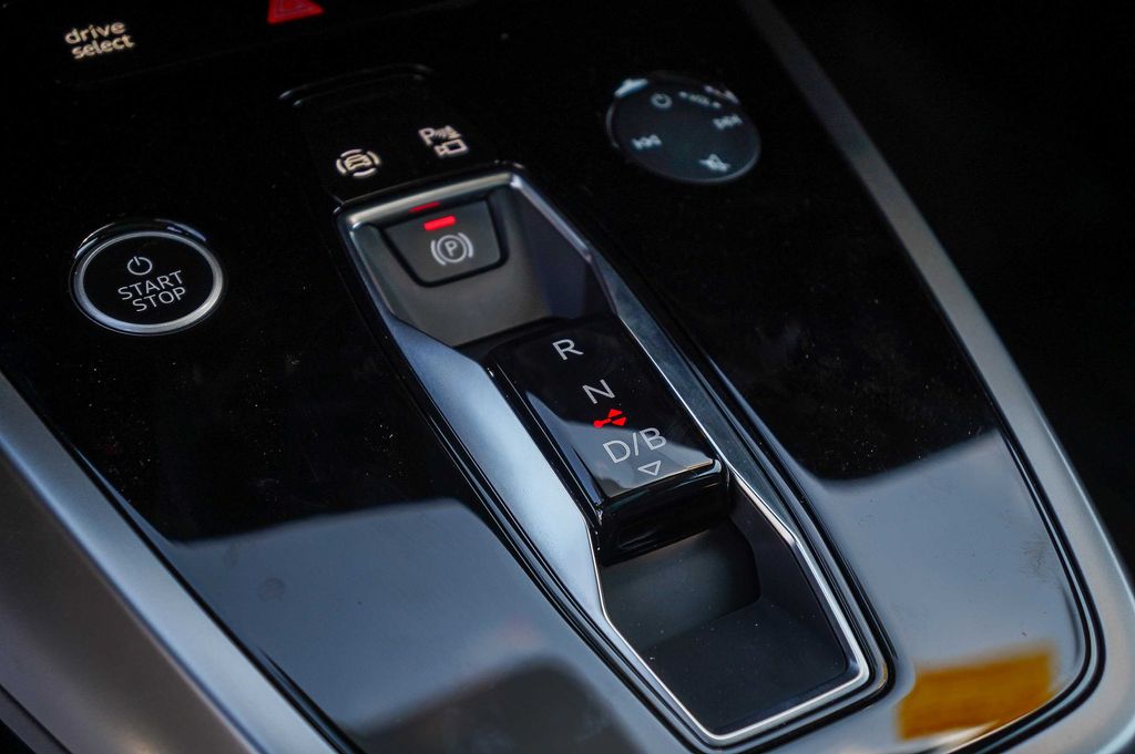 Thumbnail: 2024 Audi Q4 e-tron - 12