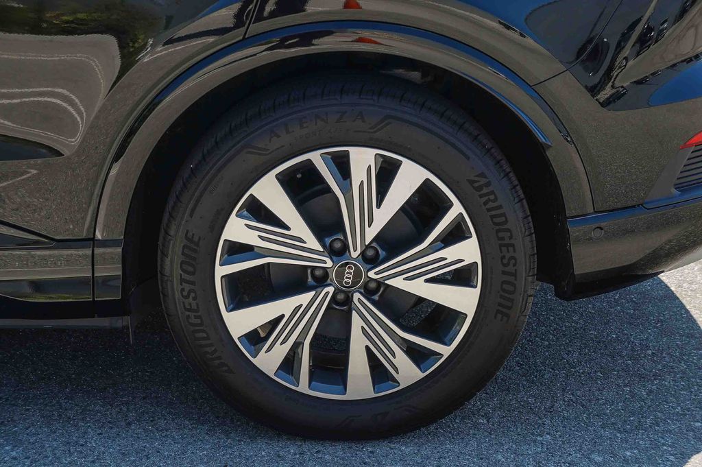 Thumbnail: 2024 Audi Q4 e-tron - 17