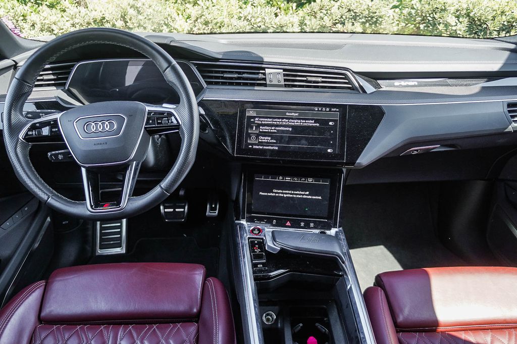 Thumbnail: 2024 Audi SQ8 e-tron - 2