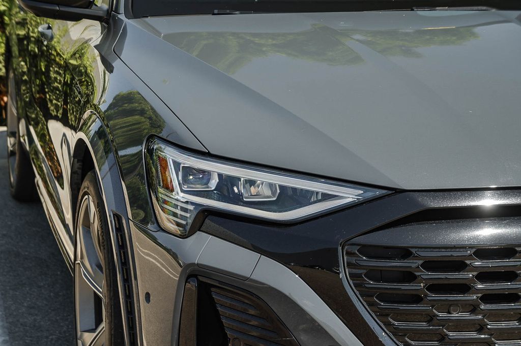 Thumbnail: 2024 Audi SQ8 e-tron - 6