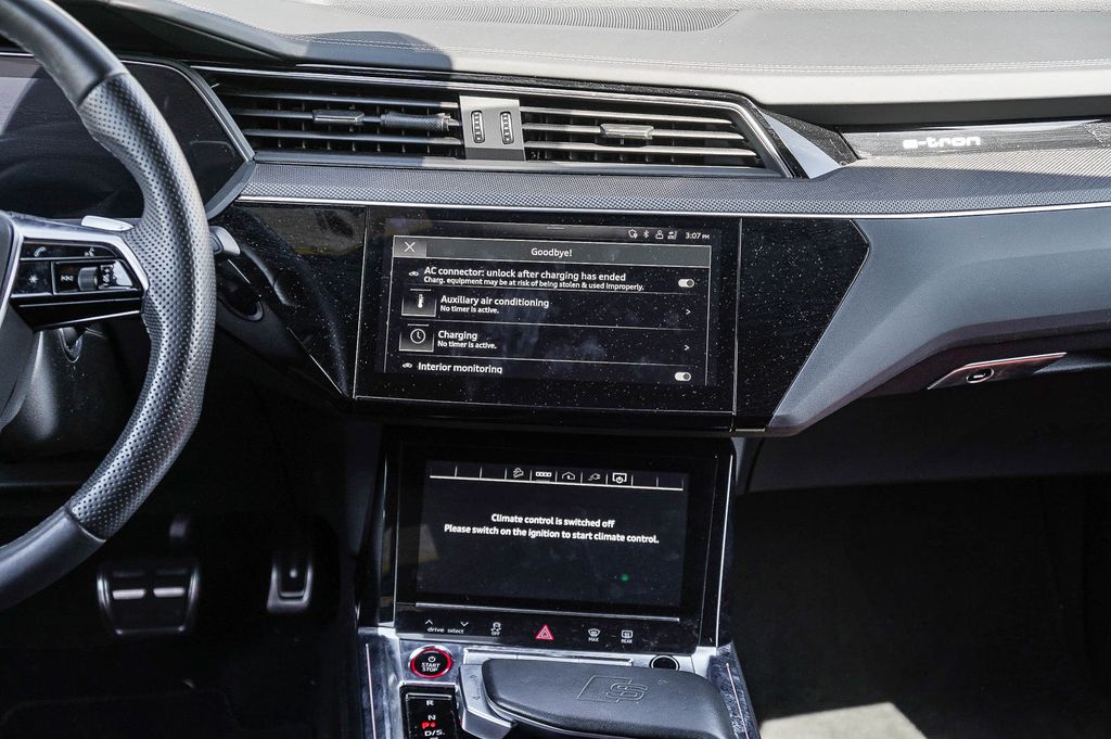 Thumbnail: 2024 Audi SQ8 e-tron - 11