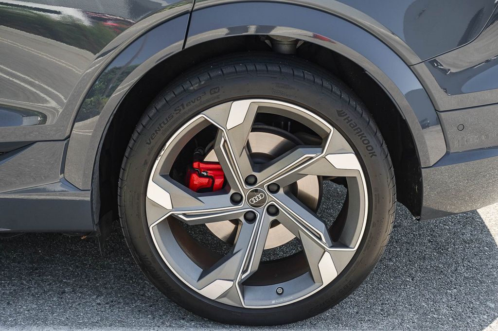 Thumbnail: 2024 Audi SQ8 e-tron - 7