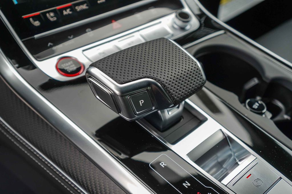 Thumbnail: 2026 Audi SQ8 - 14