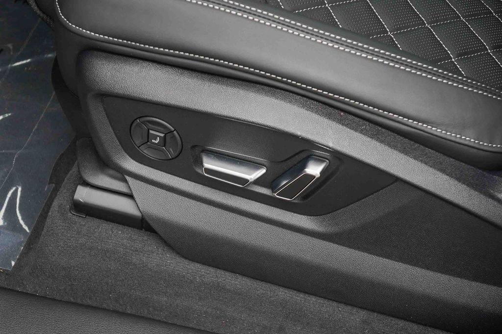 Thumbnail: 2026 Audi SQ8 - 28