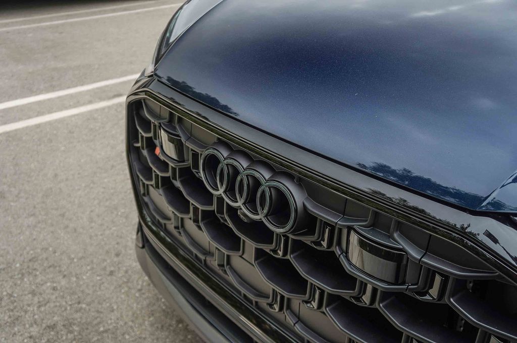 Thumbnail: 2026 Audi SQ8 - 6