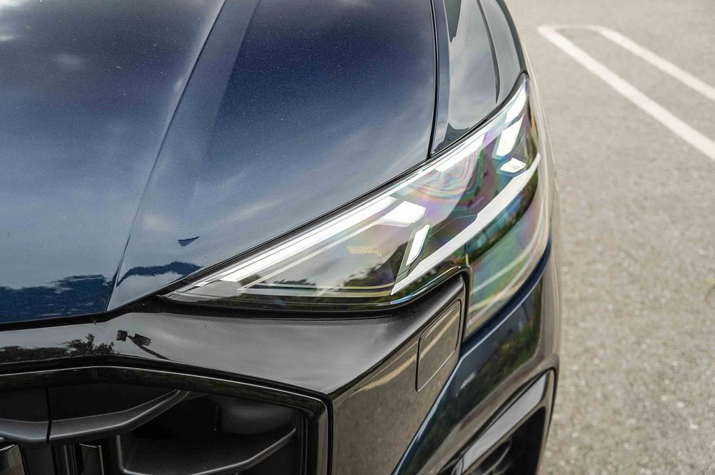 Thumbnail: 2026 Audi SQ8 - 21