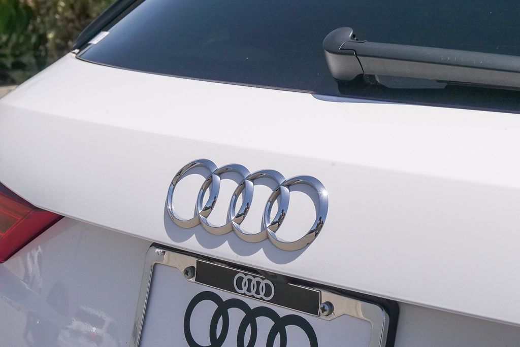Thumbnail: 2023 Audi Q3 - 6