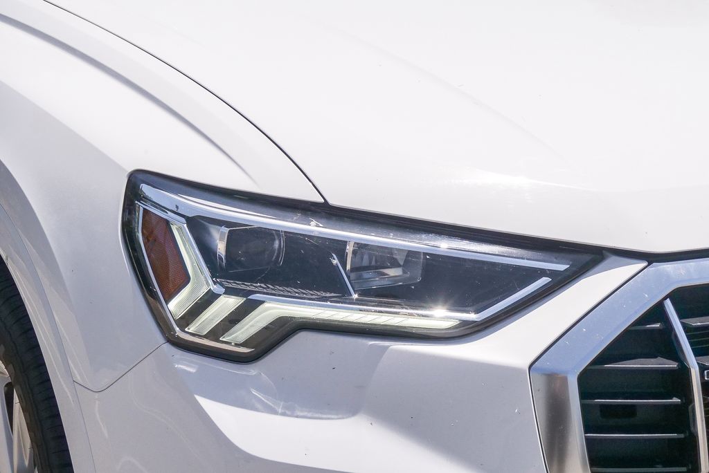Thumbnail: 2023 Audi Q3 - 12