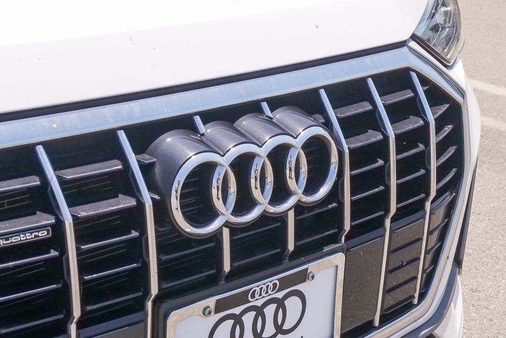 Thumbnail: 2023 Audi Q3 - 13