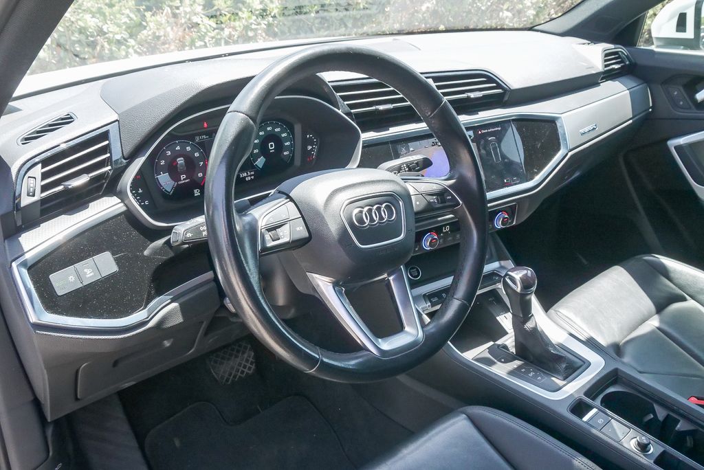 Thumbnail: 2023 Audi Q3 - 2