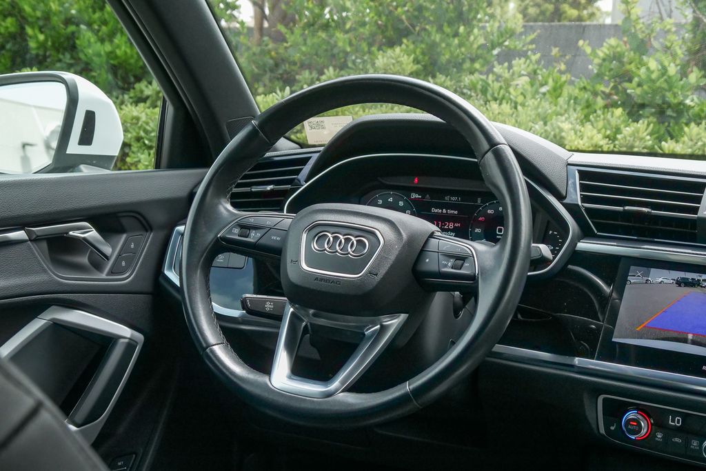 Thumbnail: 2023 Audi Q3 - 12