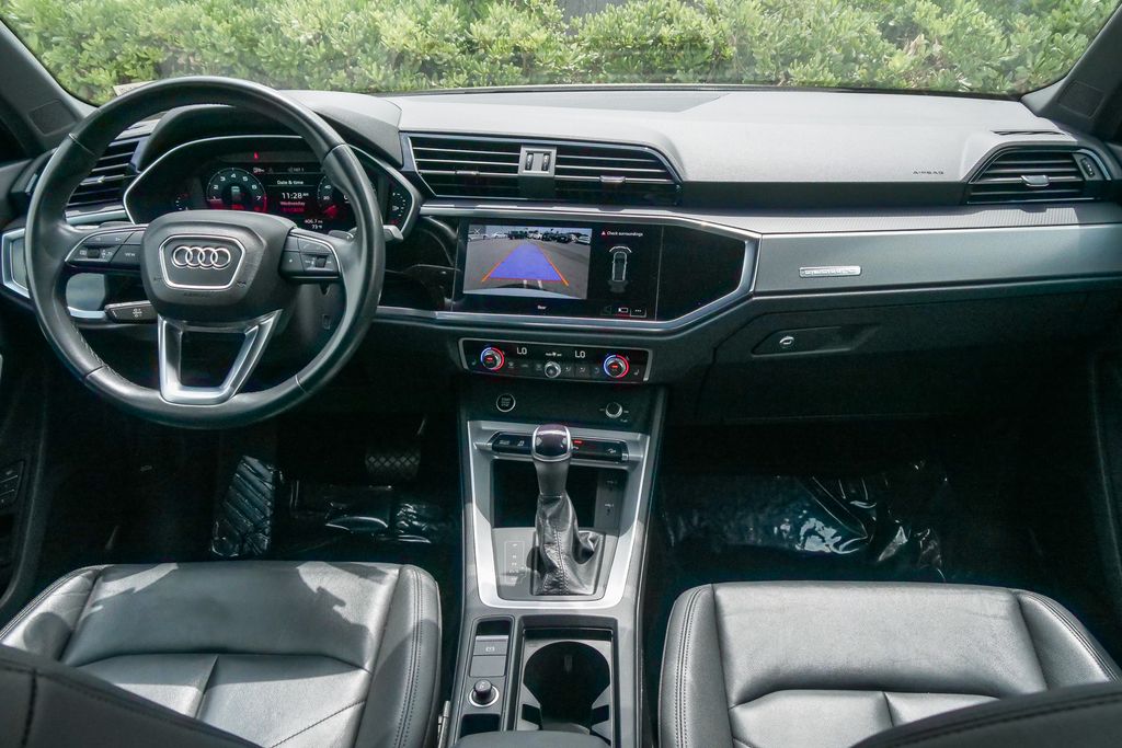Thumbnail: 2023 Audi Q3 - 2
