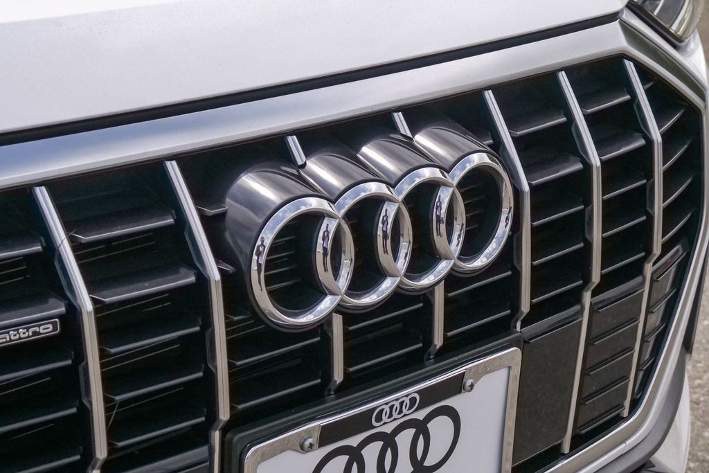 Thumbnail: 2023 Audi Q3 - 19