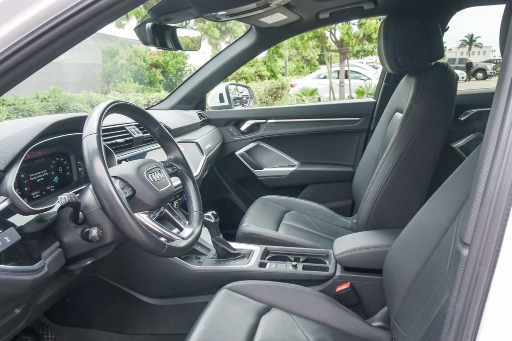 Thumbnail: 2024 Audi Q3 - 7