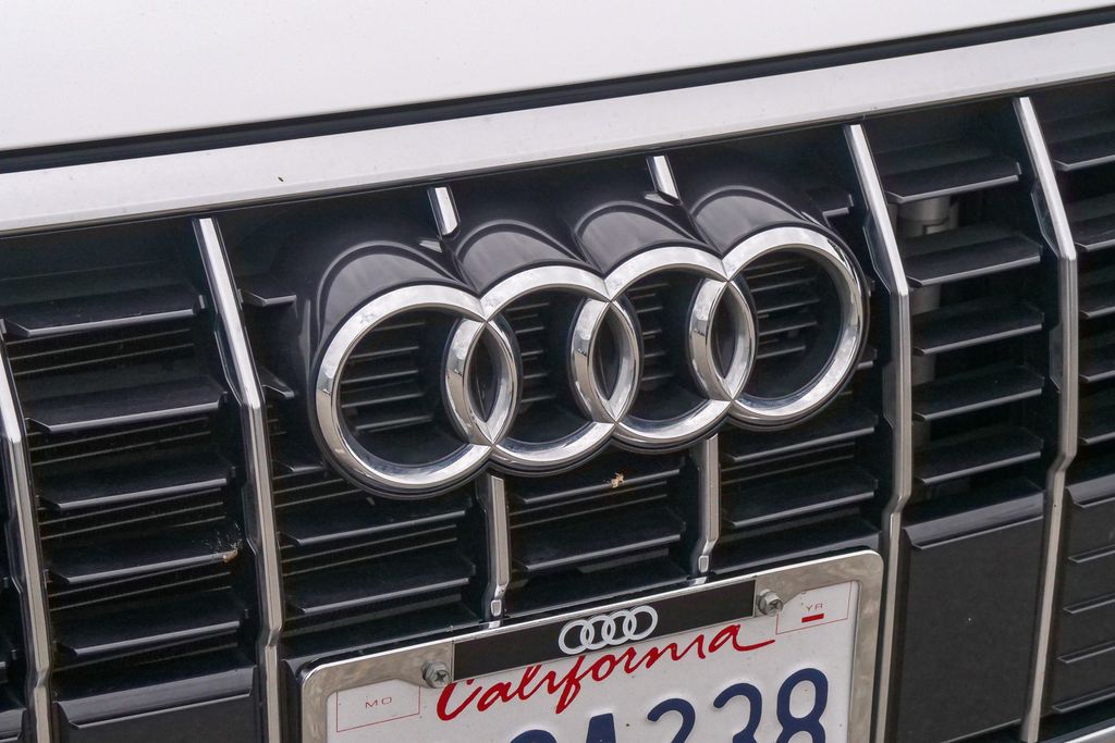 Thumbnail: 2024 Audi Q3 - 12