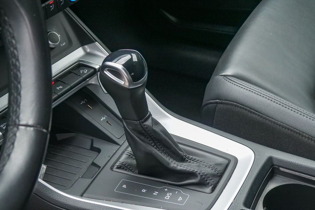 Thumbnail: 2024 Audi Q3 - 9