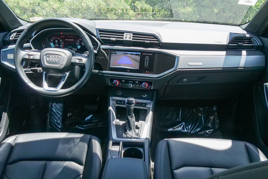 Thumbnail: 2024 Audi Q3 - 2