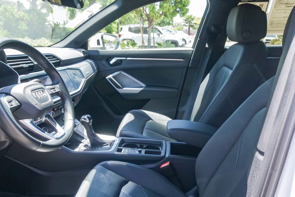 Thumbnail: 2024 Audi Q3 - 10