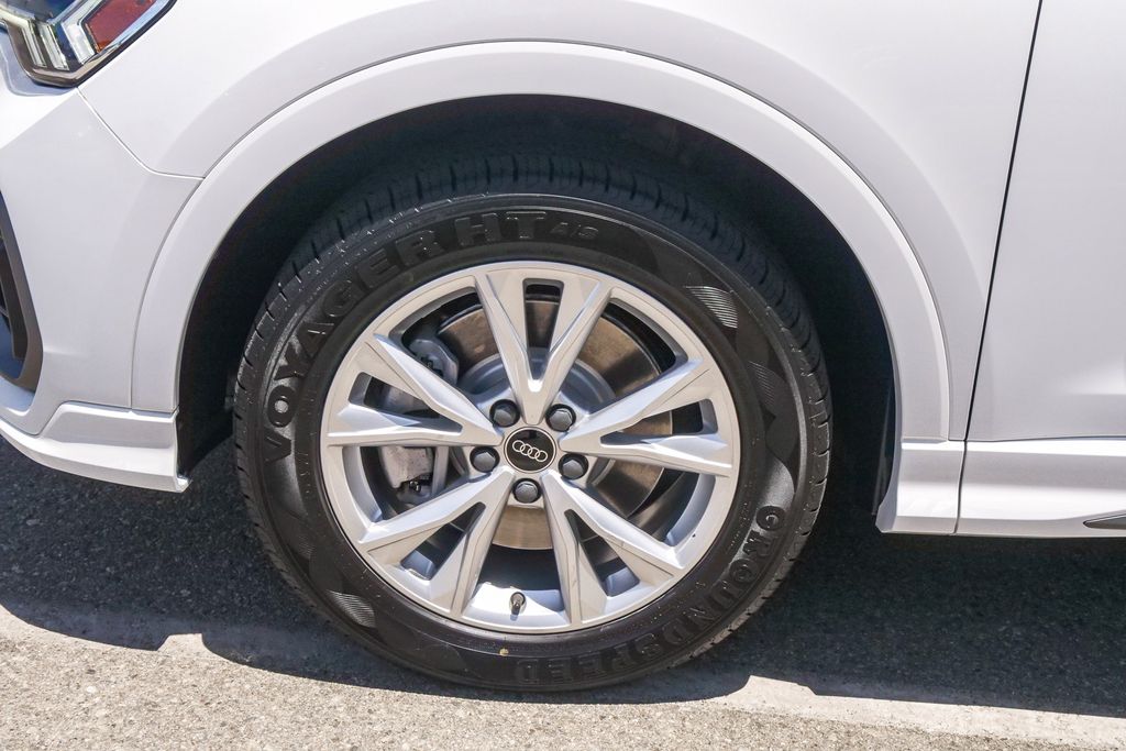 Thumbnail: 2024 Audi Q3 - 6
