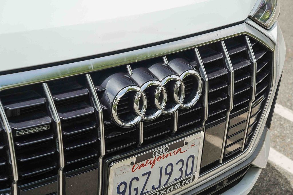 Thumbnail: 2023 Audi Q3 - 14