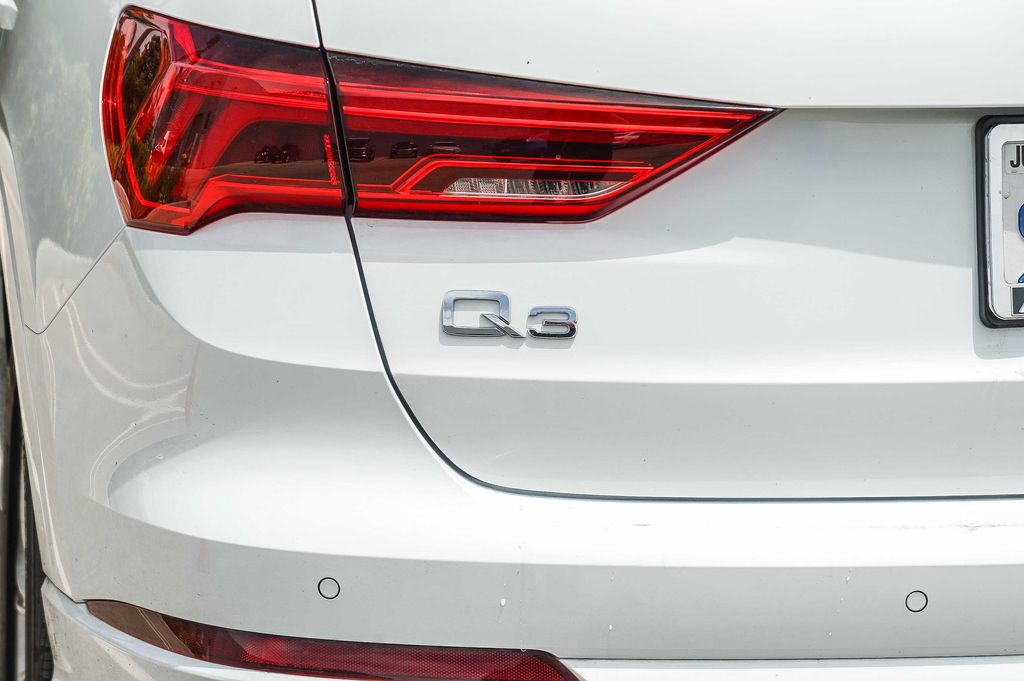 Thumbnail: 2023 Audi Q3 - 17