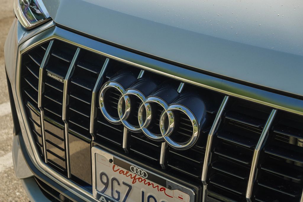 Thumbnail: 2023 Audi Q3 - 6