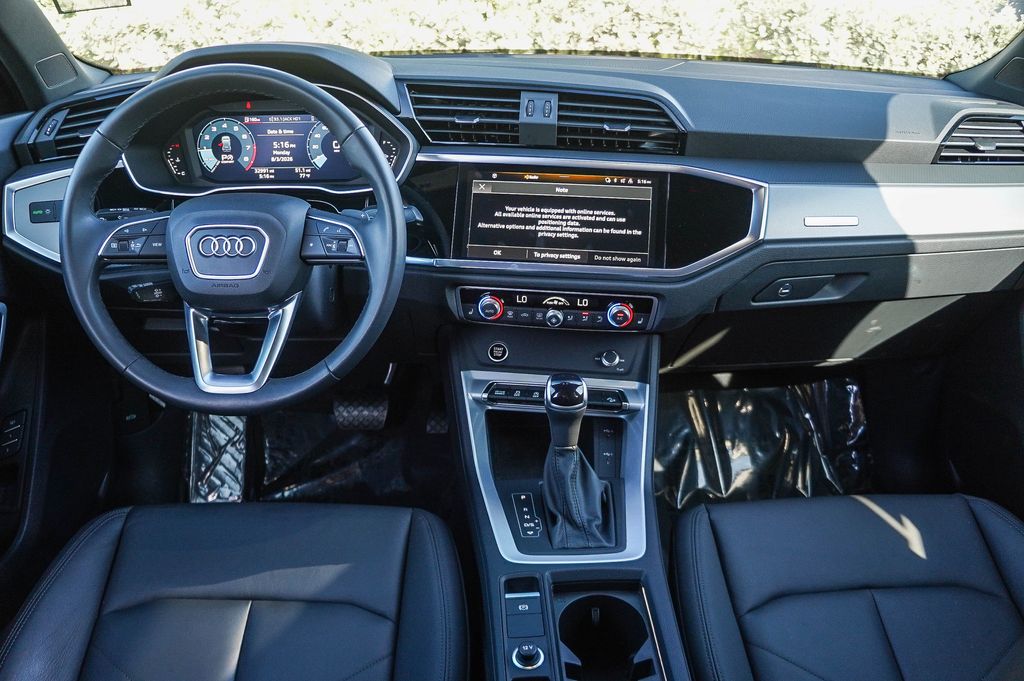 Thumbnail: 2023 Audi Q3 - 2
