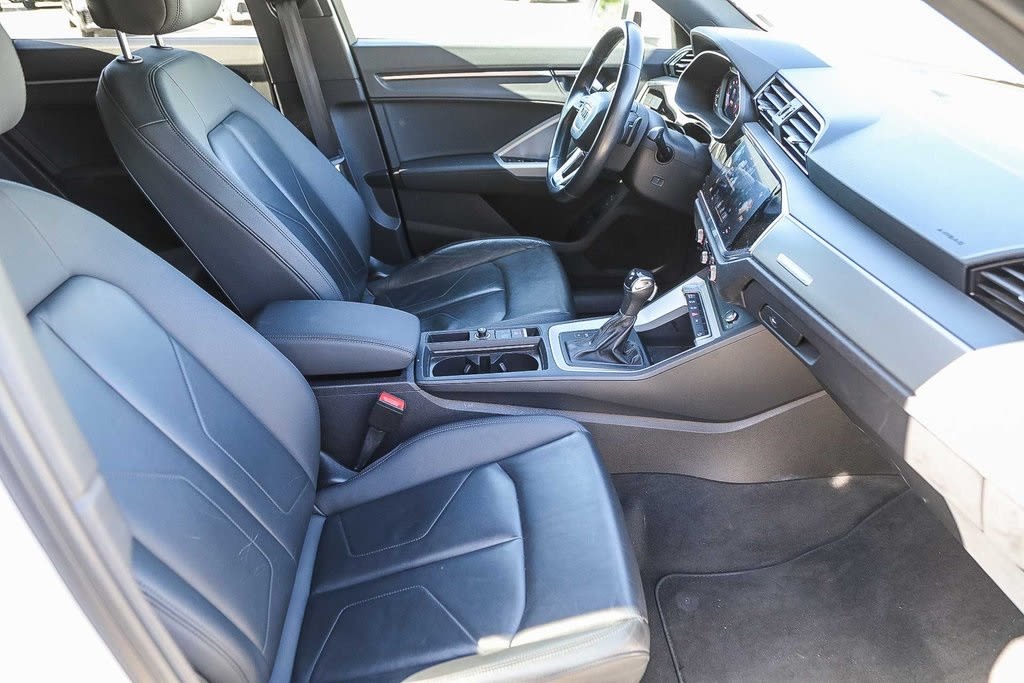 Thumbnail: 2023 Audi Q3 - 8