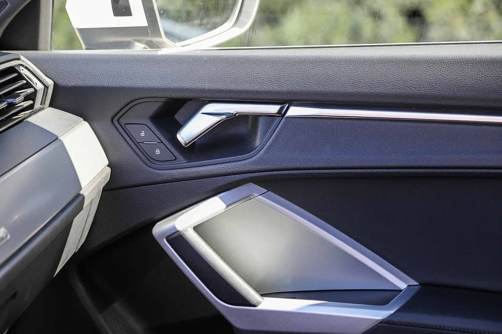 Thumbnail: 2023 Audi Q3 - 22