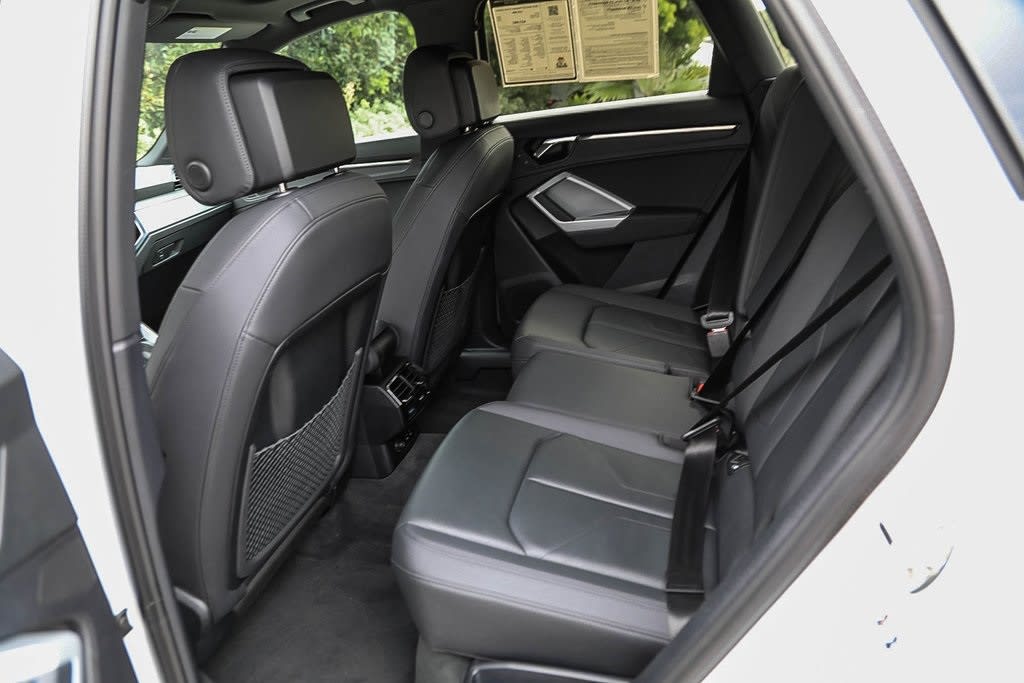 Thumbnail: 2022 Audi Q3 - 11