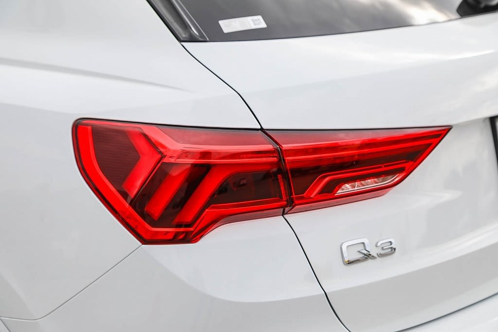 Thumbnail: 2022 Audi Q3 - 21