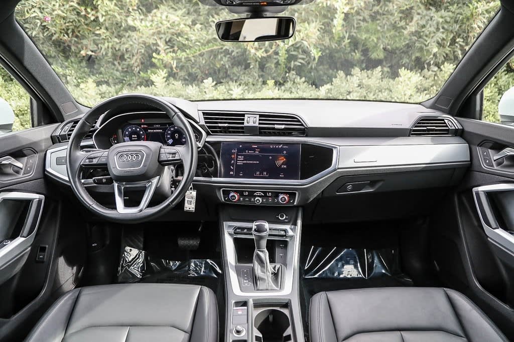 Thumbnail: 2022 Audi Q3 - 2