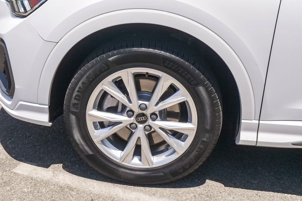 Thumbnail: 2024 Audi Q3 - 6