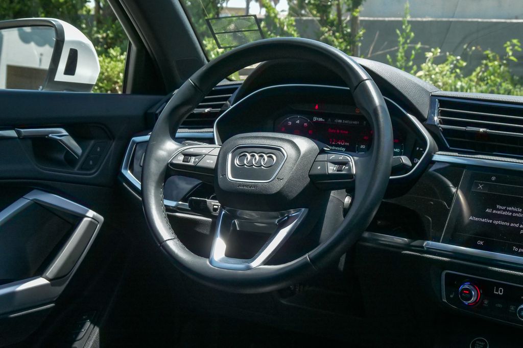 Thumbnail: 2024 Audi Q3 - 12
