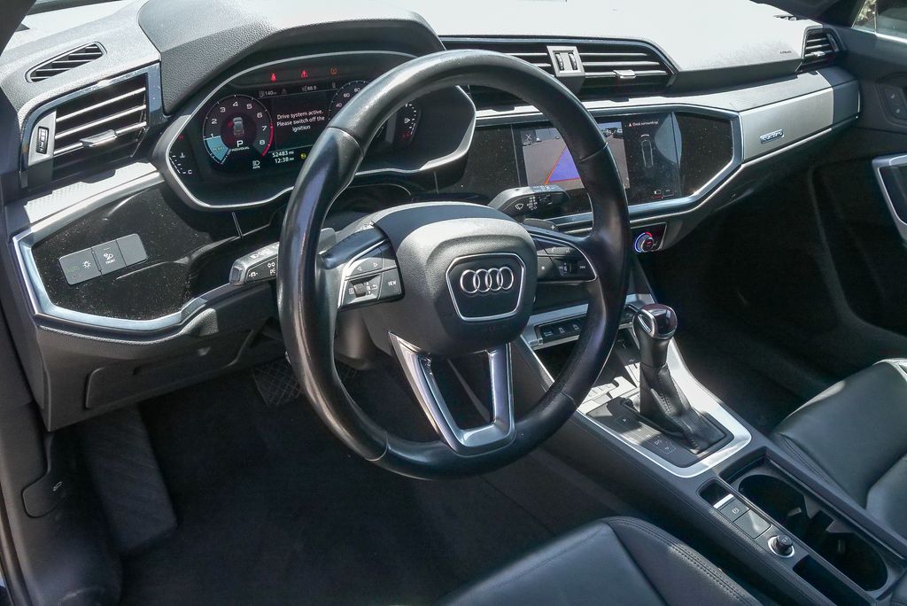 Thumbnail: 2024 Audi Q3 - 2
