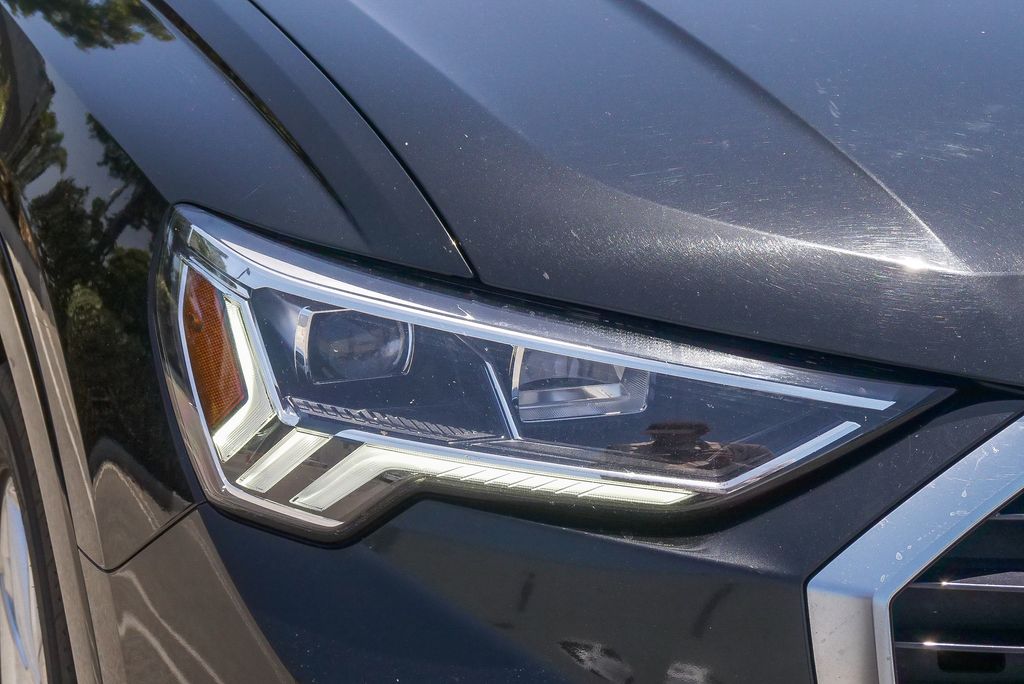 Thumbnail: 2024 Audi Q3 - 12