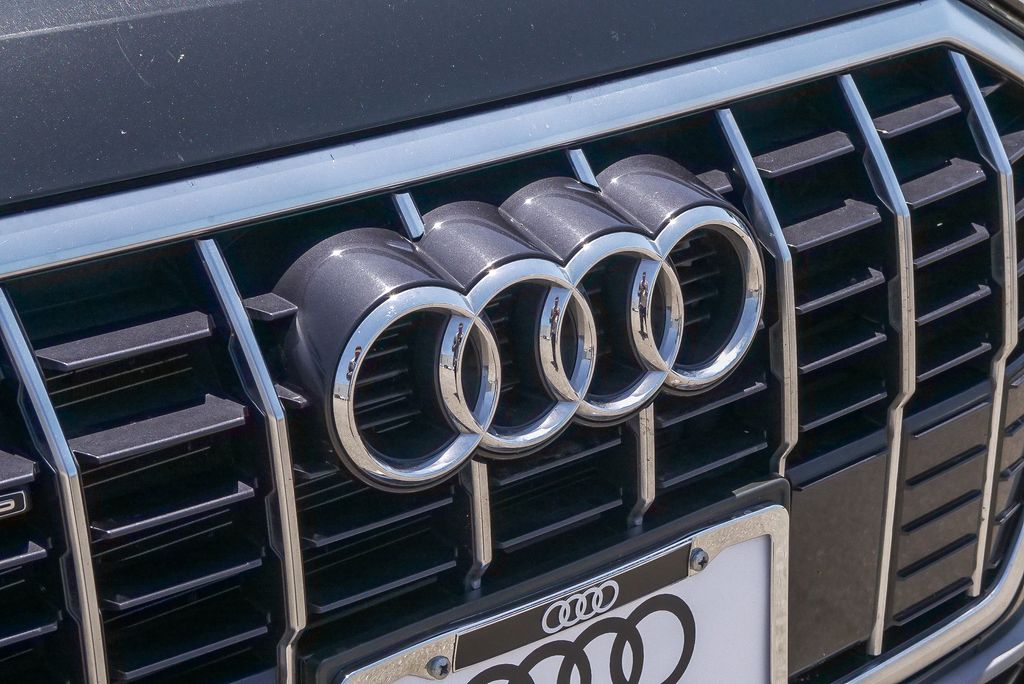 Thumbnail: 2024 Audi Q3 - 13