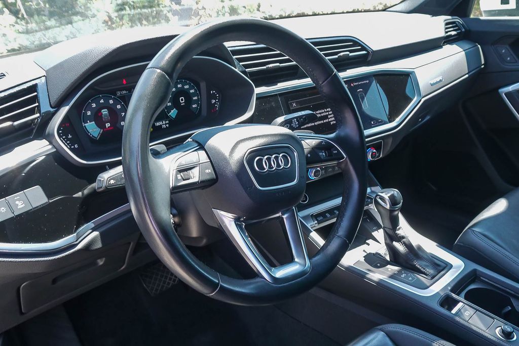 Thumbnail: 2024 Audi Q3 - 2